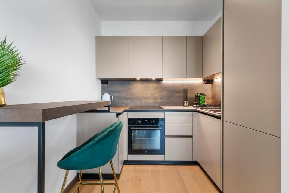 Kitchen or kitchenette, Dining area, stove