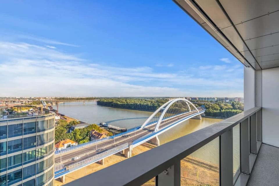 Day, Natural landscape, View (from property/room), Balcony/Terrace, City view, River view