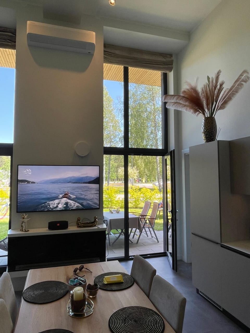 Communal lounge/ TV room