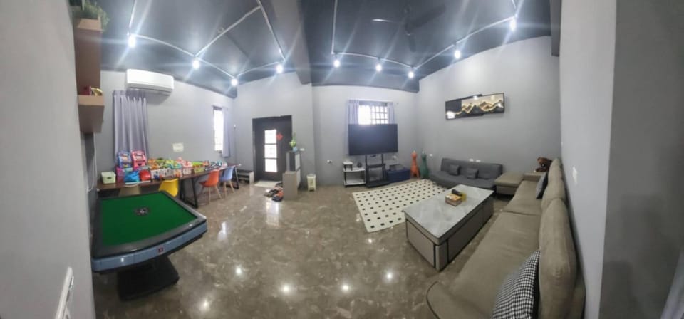 Communal lounge/ TV room, TV and multimedia, Living room, Evening entertainment