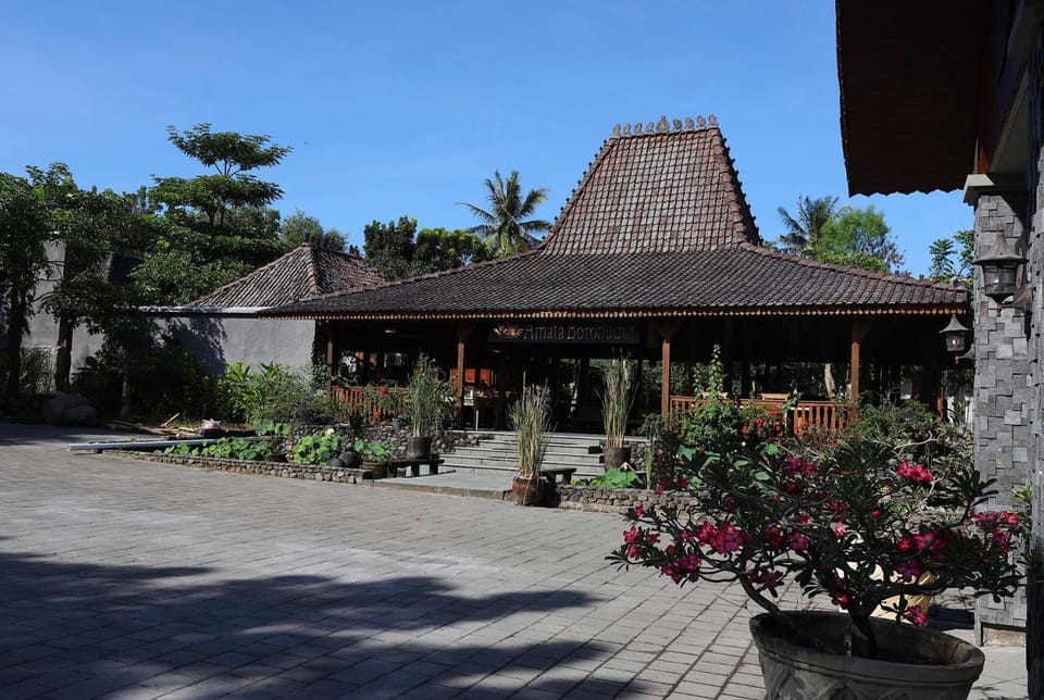 Restaurant/places to eat, Garden view