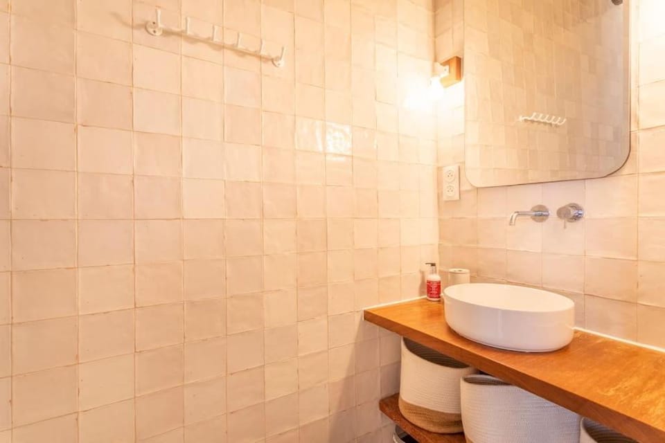 Halte Poétique au Panier 2 chambres Balcon & Clim Apartment in Marseille