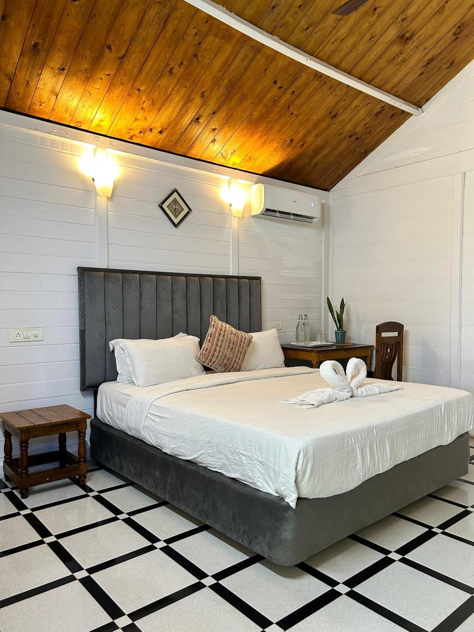 Bed, Photo of the whole room, Bedroom