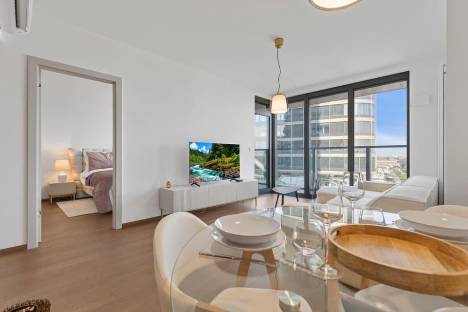 TV and multimedia, Living room, Seating area, Dining area, Evening entertainment