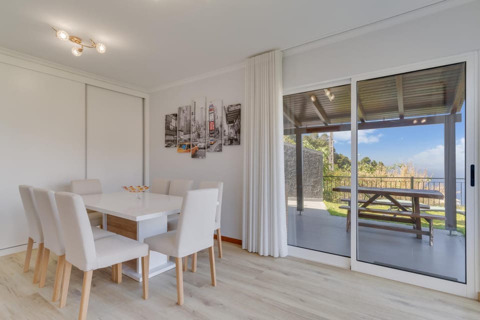 View (from property/room), Balcony/Terrace, Dining area