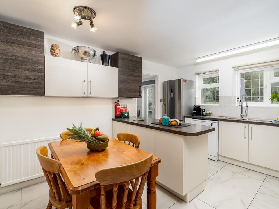 Coffee/tea facilities, Kitchen or kitchenette, Other, Dining area, oven, stove, toaster