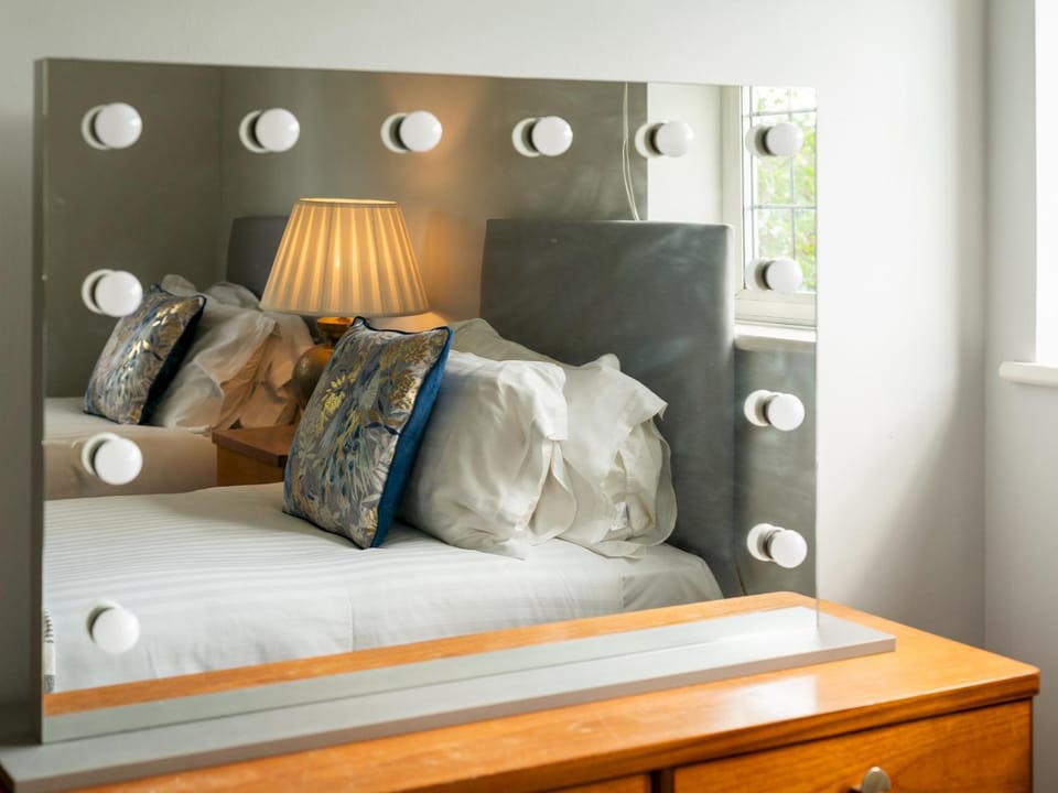 Bed, Other, Photo of the whole room, Bedroom