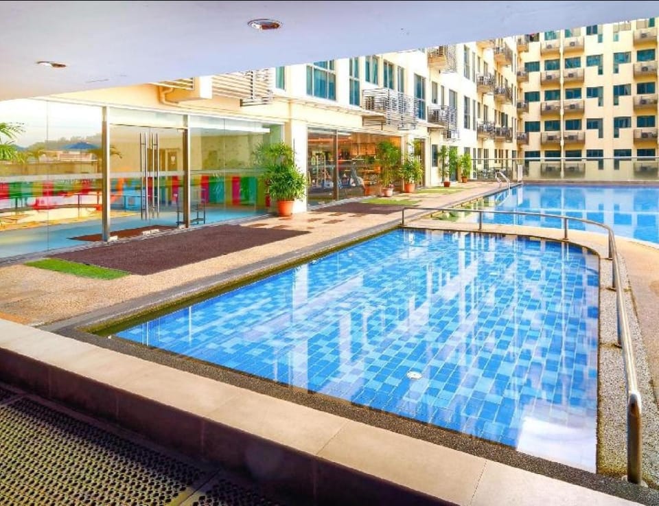 Swimming pool, Swimming pool