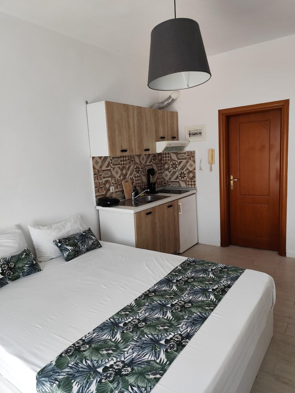 Bed, Kitchen or kitchenette