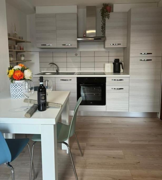 In center Cà del Pescatore lake view Apartment in Lierna