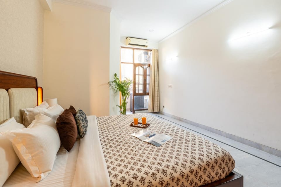 Bed, View (from property/room), Food and drinks, Bedroom, furniture, air conditioner