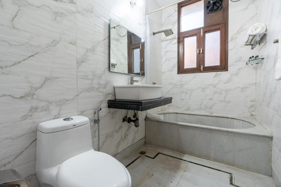Shower, Toilet, Bathroom, Bath, towels