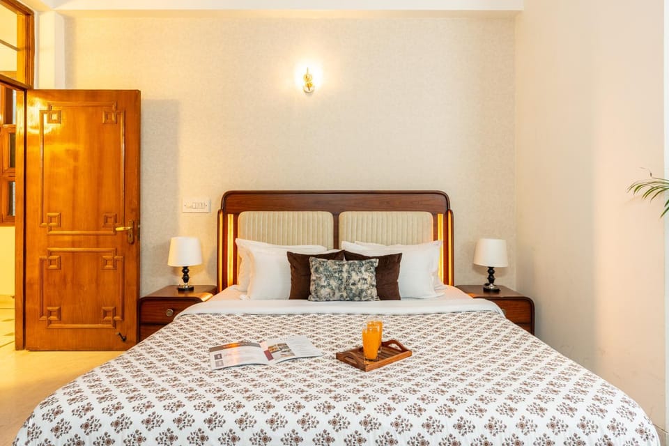 Bed, Food and drinks, Bedroom, furniture