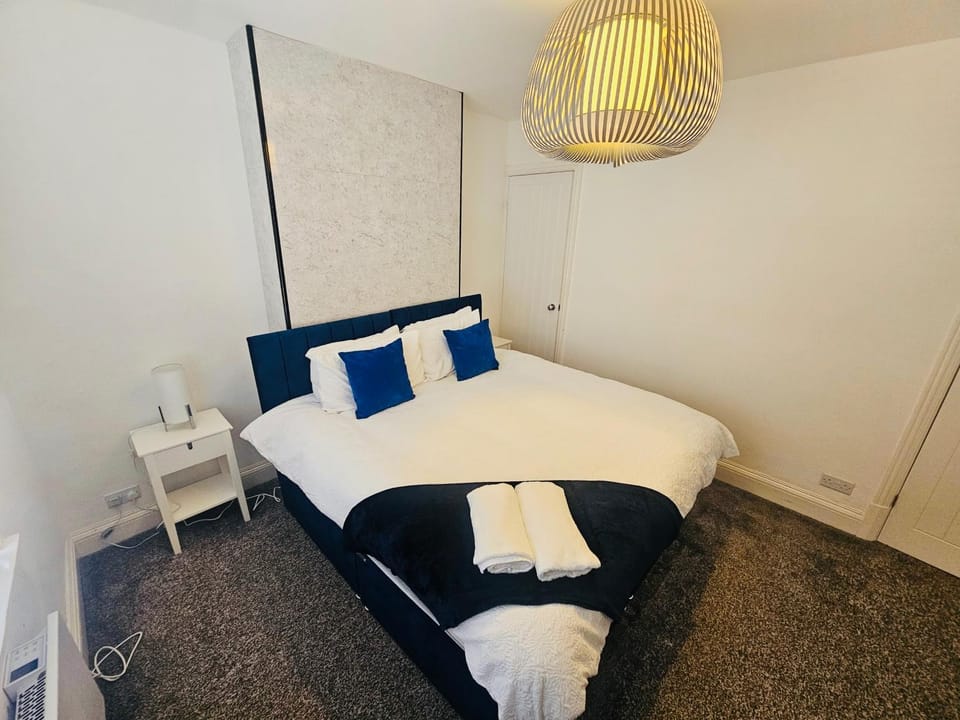 2 Bed House - Sleeps 5 - Garden - Parking - Wifi House in Leicester