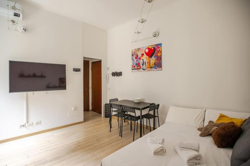 Bed, TV and multimedia, Living room, Photo of the whole room, Seating area, Dining area, Evening entertainment, towels, air conditioner