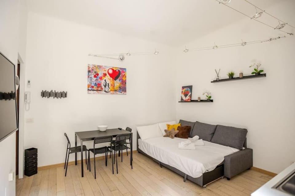 TV and multimedia, Living room, Photo of the whole room, Seating area, Dining area