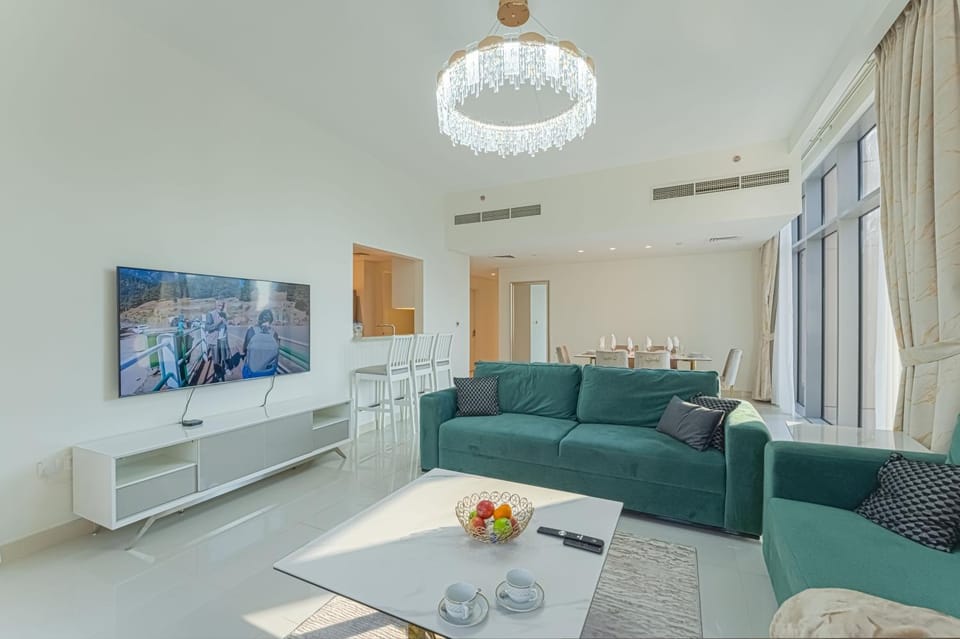 Communal lounge/ TV room, TV and multimedia, Living room, Seating area, Evening entertainment