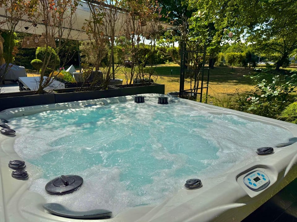 Day, Natural landscape, Hot Tub, Pool view, Swimming pool