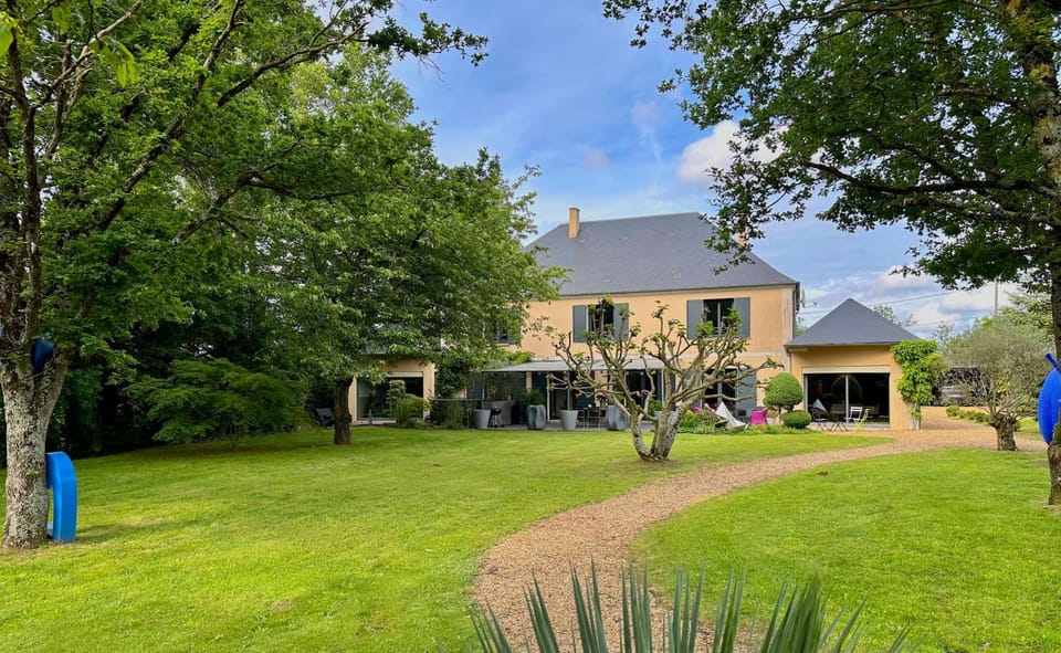 Property building, Spring, Day, Natural landscape, Garden, Garden view