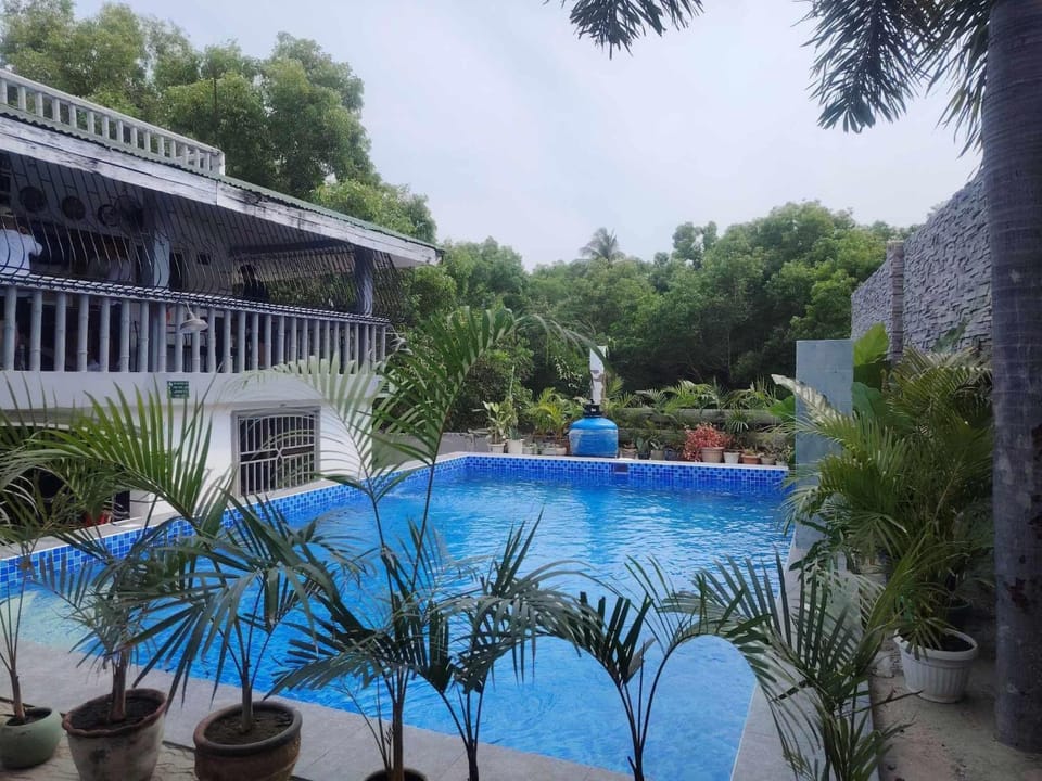 3 Bed House - Sleeps 20 - Pets - Pool - Garden House in La Union