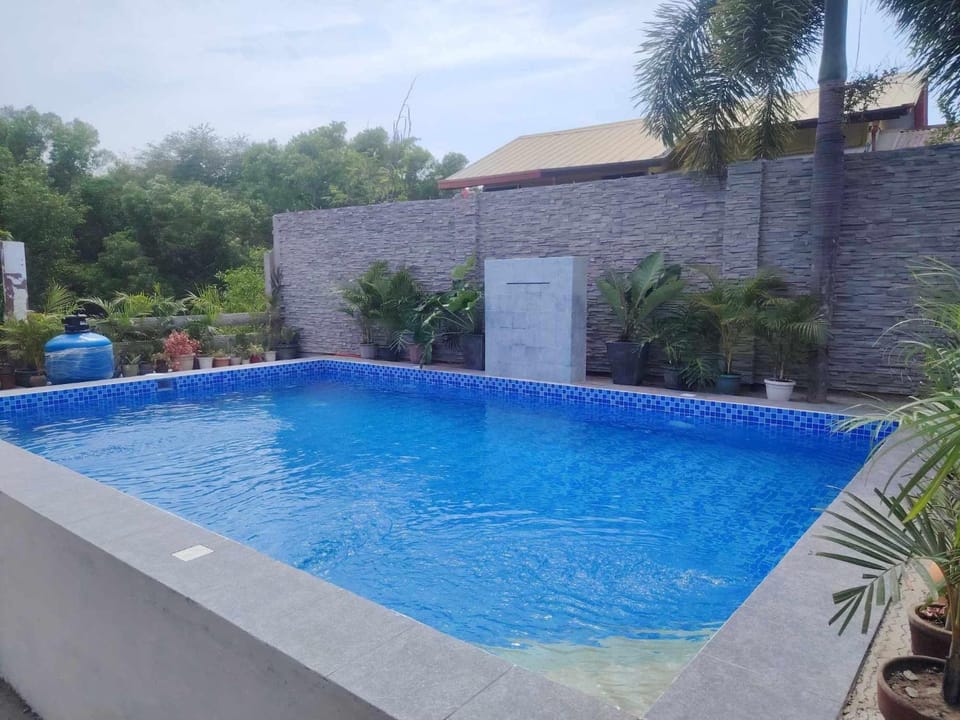 3 Bed House - Sleeps 20 - Pets - Pool - Garden House in La Union