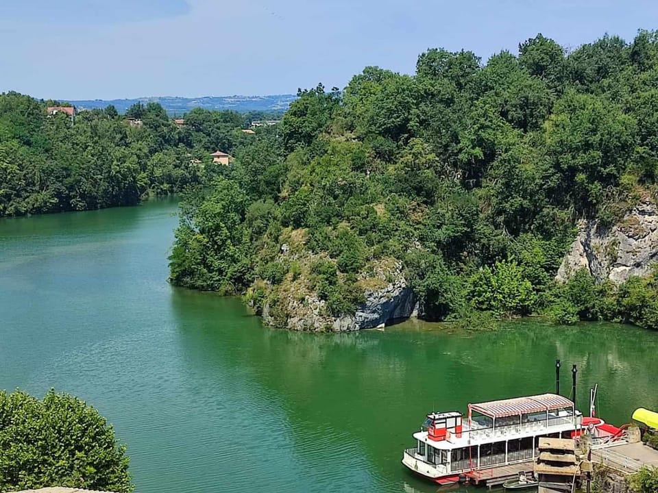Nearby landmark, Natural landscape, Activities, River view