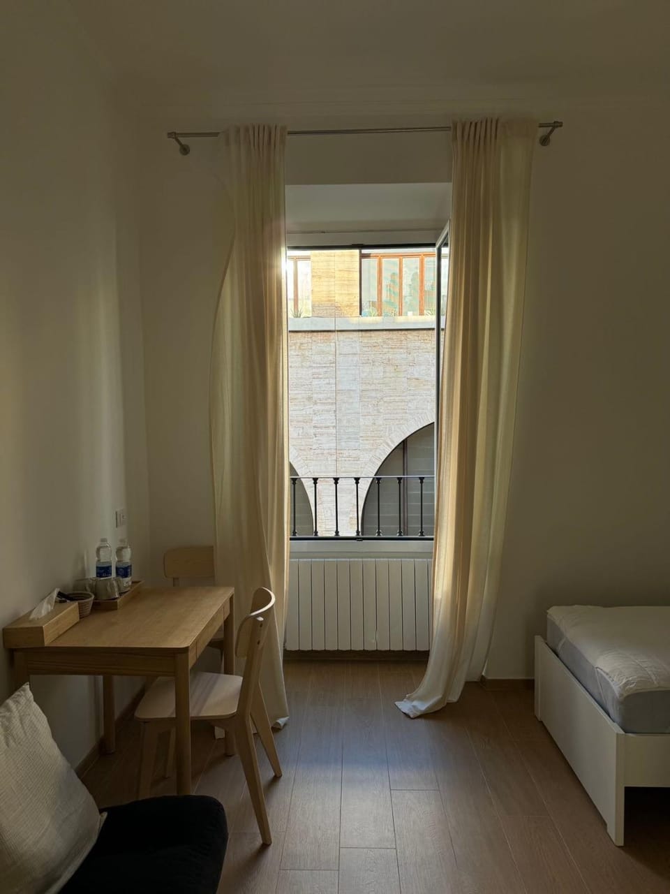 Bed, Living room, Photo of the whole room, Seating area, Bedroom