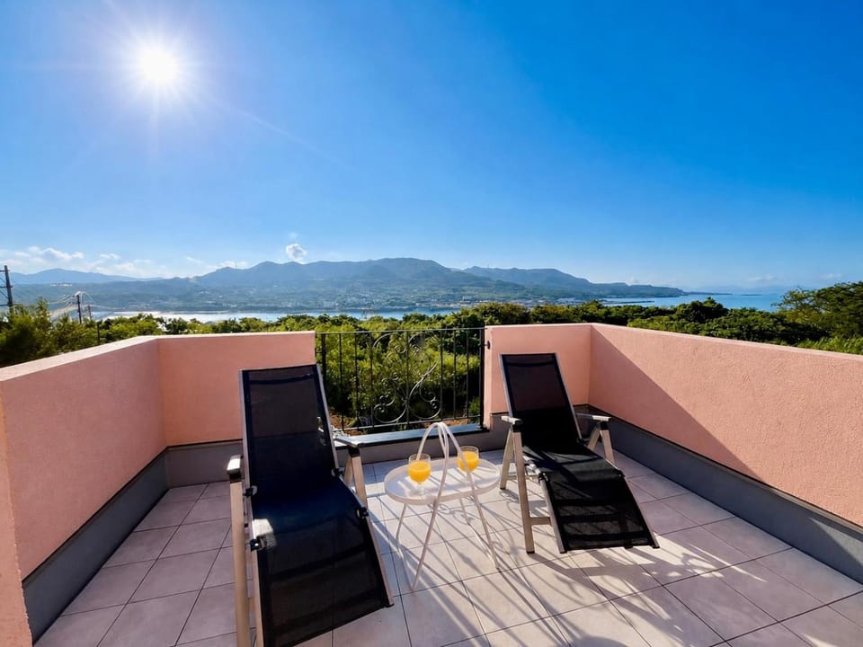 View (from property/room), Balcony/Terrace, Sea view, sunbed