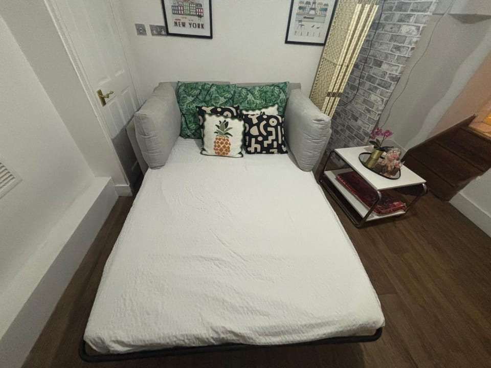 Comfortable 2-Bed Flat with Private Bathrooms-SE5 Apartment in London Borough of Southwark