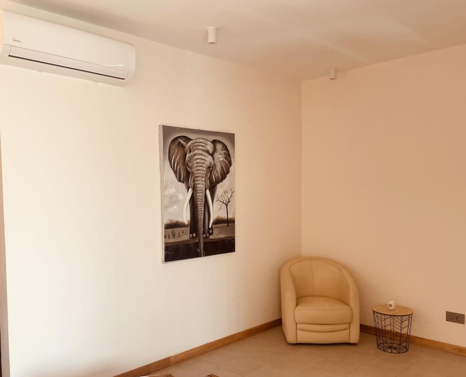 Seating area, air conditioner