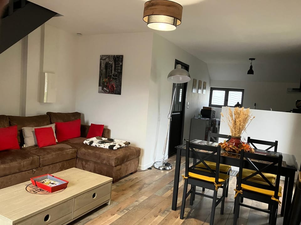 Living room, Dining area