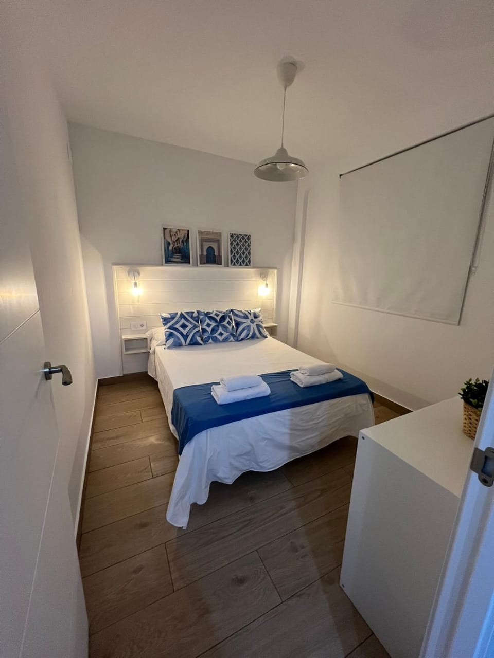 Bed, Bedroom, towels, towels