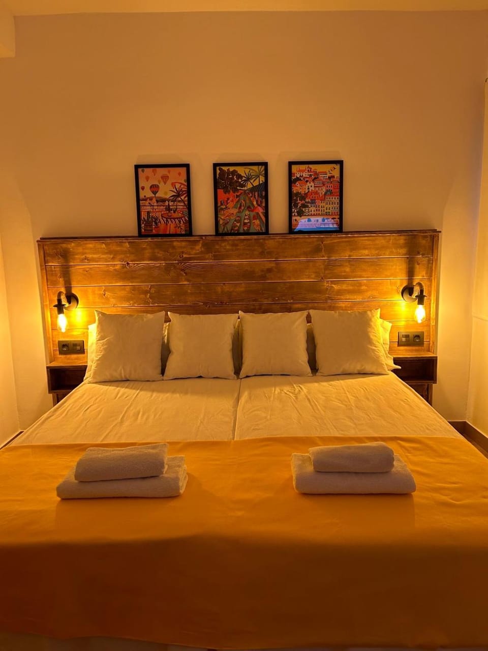 Bed, Bedroom, towels, towels