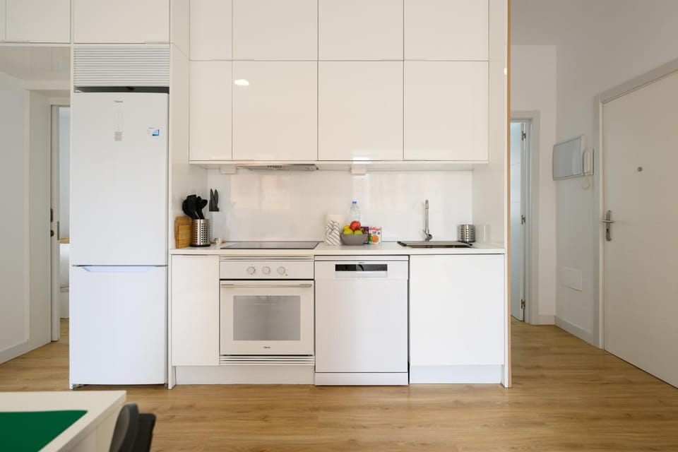 Kitchen or kitchenette, dishwasher, minibar, oven, stove, toaster