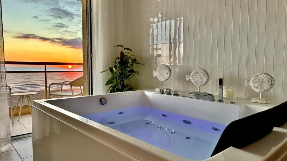Hot Tub, Hot Tub, Bathroom, Sea view, Sea view, Sunrise, Bath