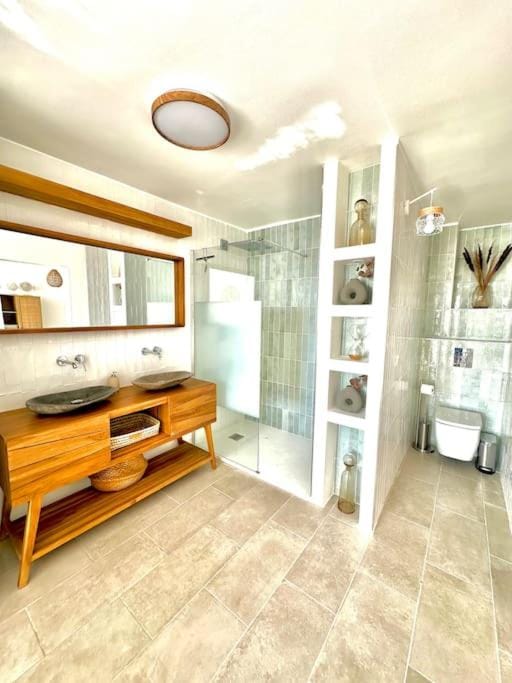 Shower, Toilet, Bathroom, Spa and wellness centre/facilities, towels