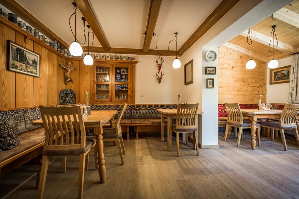 Restaurant/places to eat, Breakfast, Buffet breakfast