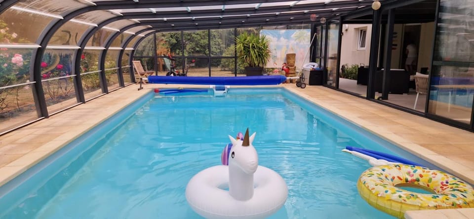 Swimming pool, Swimming pool