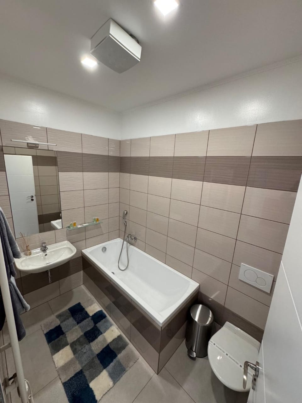 Bathroom, Bath