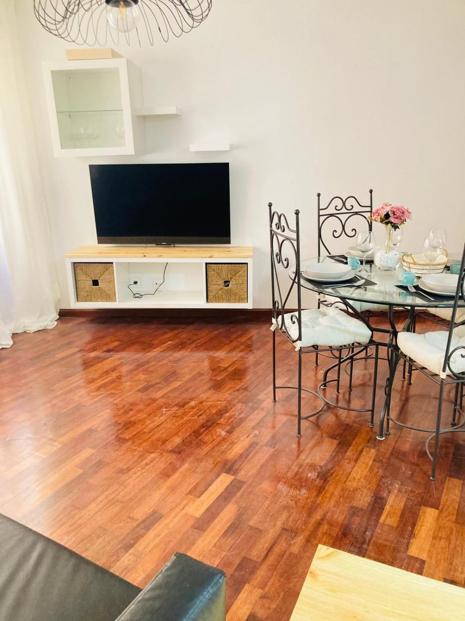 TV and multimedia, Living room, Dining area