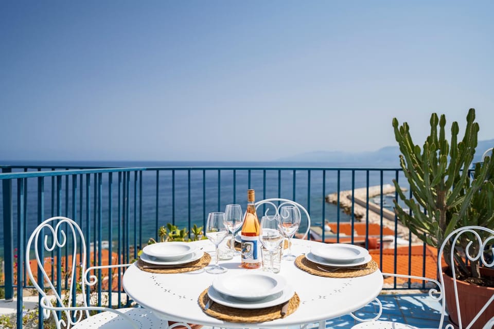 Natural landscape, View (from property/room), Balcony/Terrace, Food, Sea view