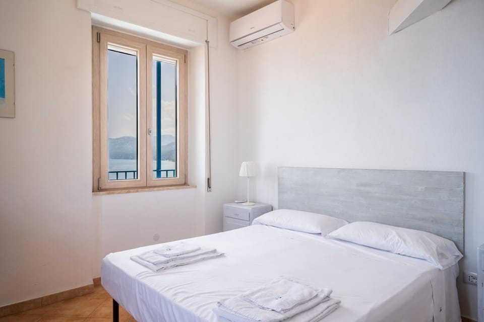 Bed, Photo of the whole room, Bedroom, Sea view, towels, air conditioner