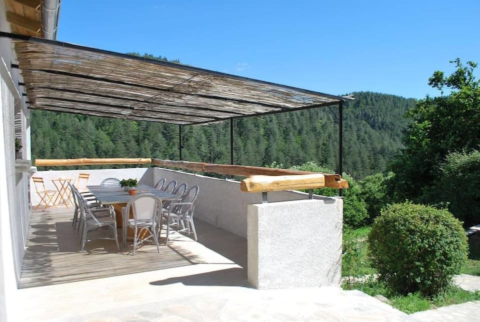 Gite en Cévennes avec piscine Intérieure chauffée House in Occitanie