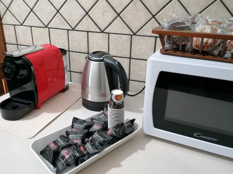 Coffee/tea facilities, Kitchen or kitchenette
