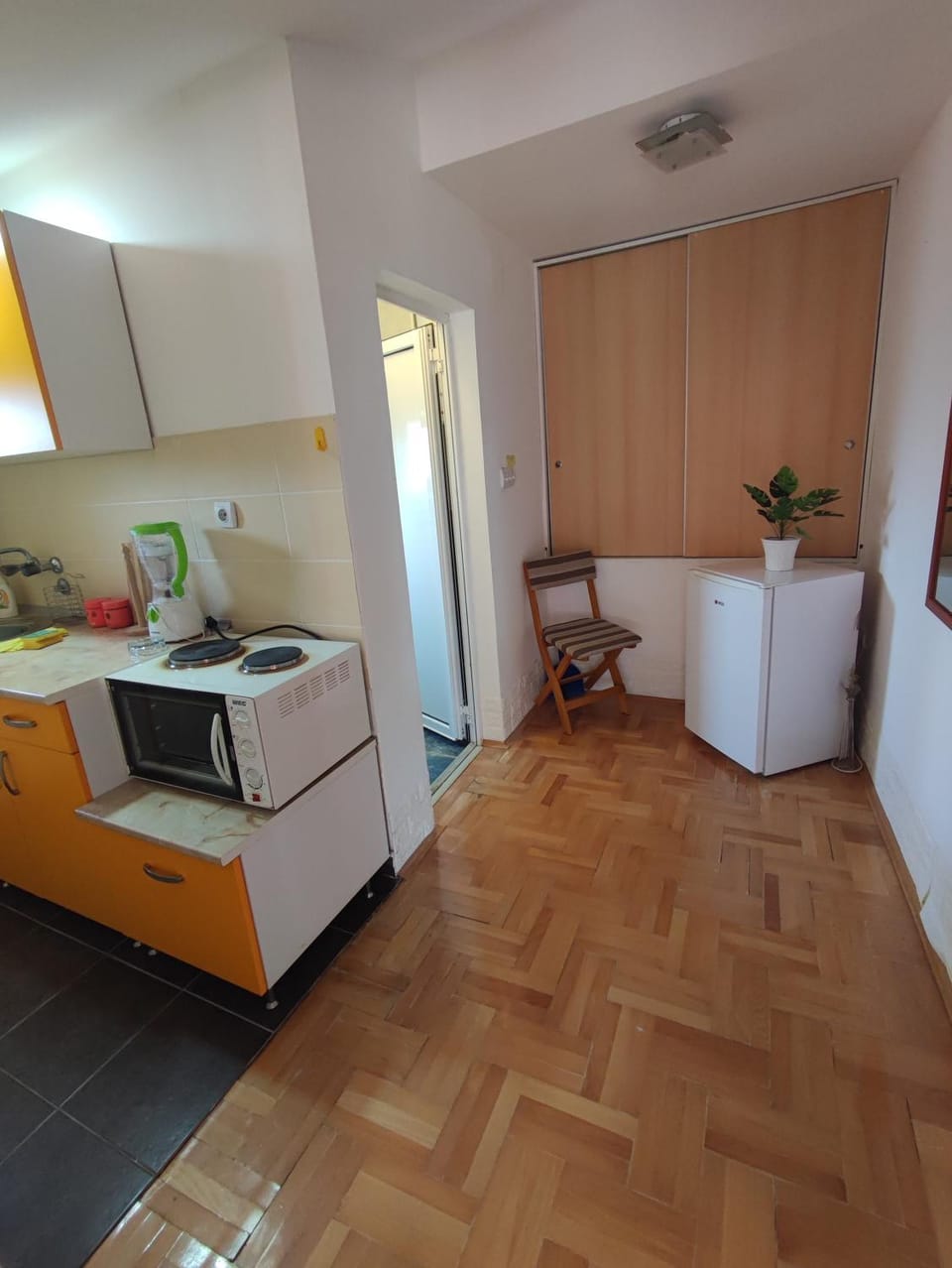 Kitchen or kitchenette