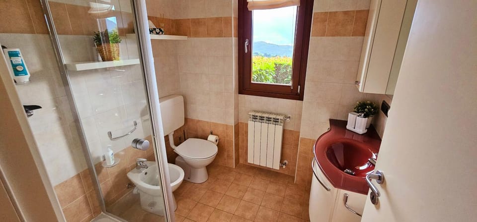 Shower, Toilet, Bathroom