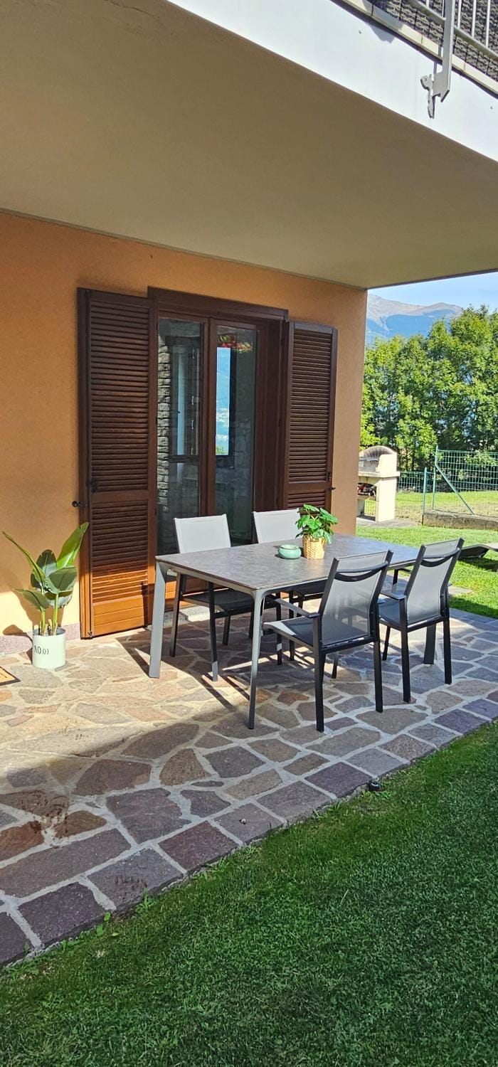 Patio, Day, Garden, Garden view