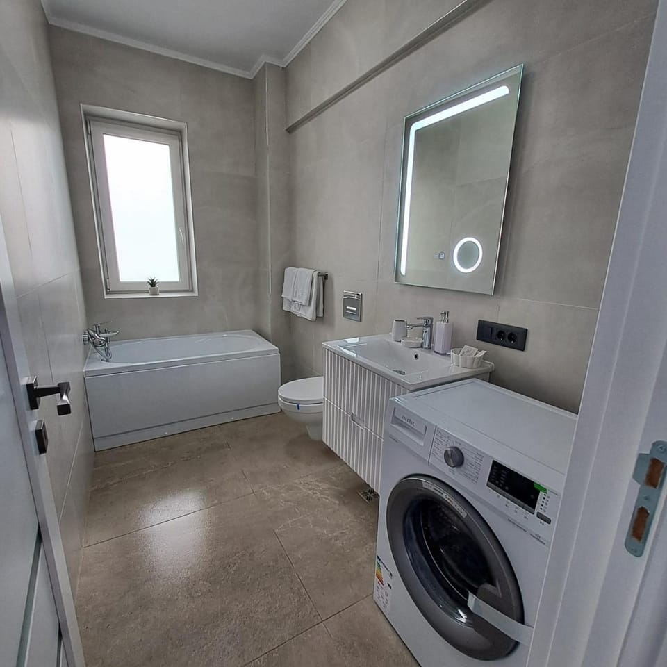 Bathroom, Bath, towels, washing machine