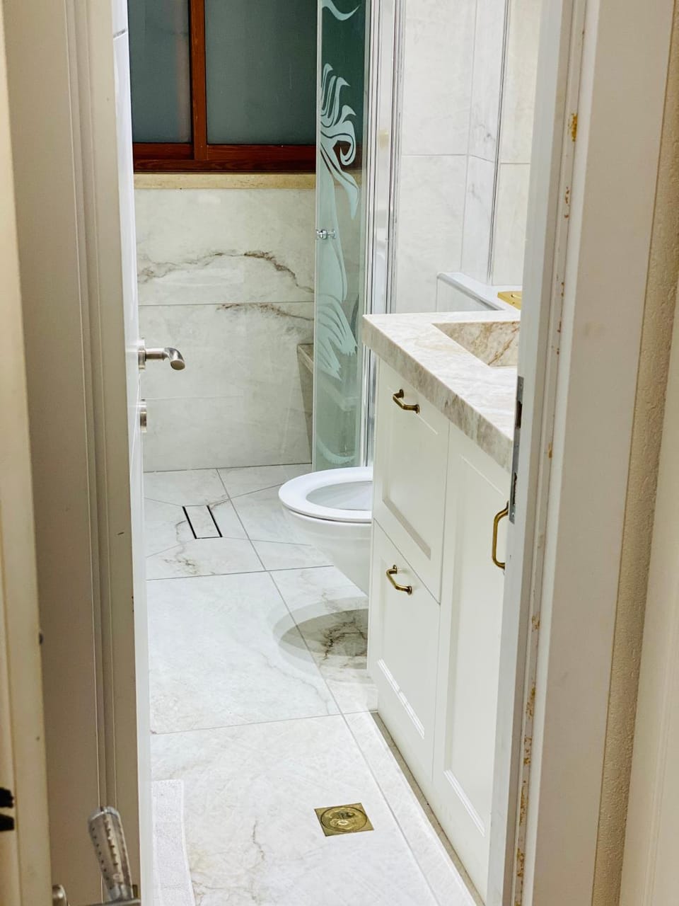 Shower, Toilet, Bathroom, towels