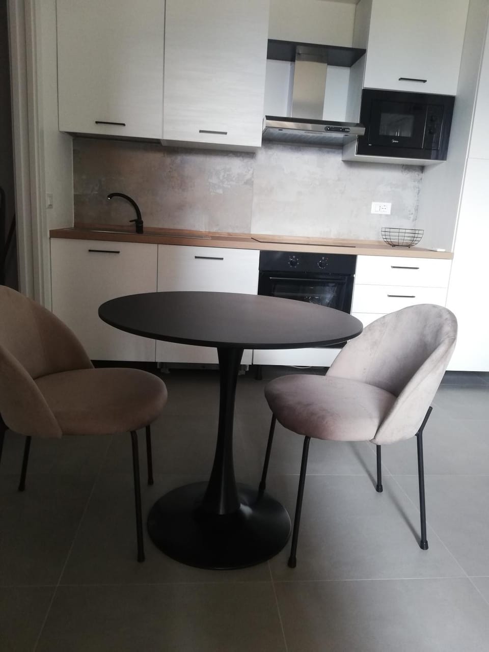 Kitchen or kitchenette, Dining area, stove